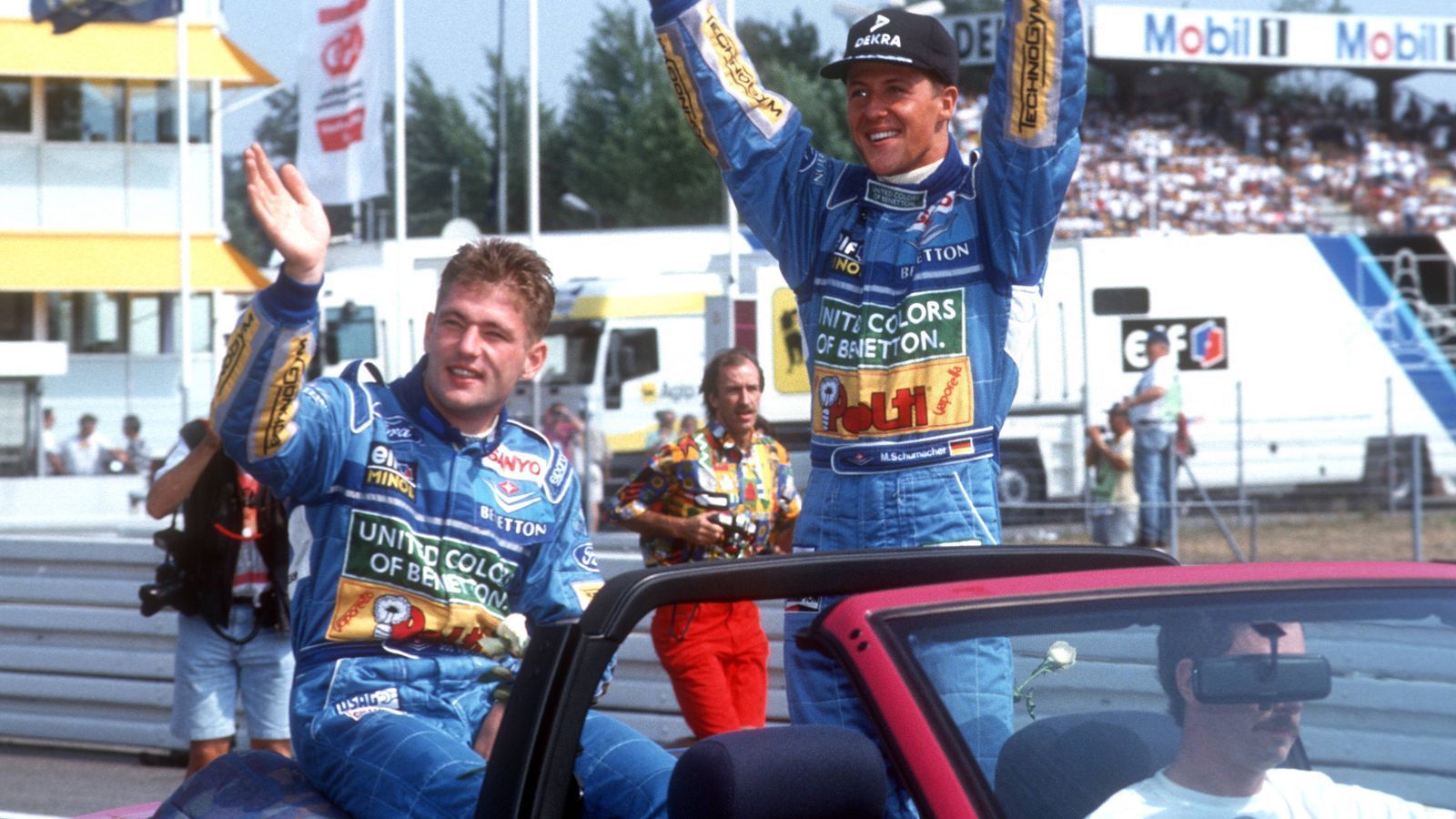 
                <strong>Jos und Max Verstappen</strong><br>
                Papa Jos fuhr von 1994 bis 2003 in der Formel 1, kam auf 107 Rennen. Große Erfolge blieben ihm aber verwehrt, er feierte 1994 als Teamkollege von Michael Schumacher bei Benetton immerhin zwei Podestränge. Mehr war aber nicht drin. Doch einen WM-Titel holte er trotzdem.
              
