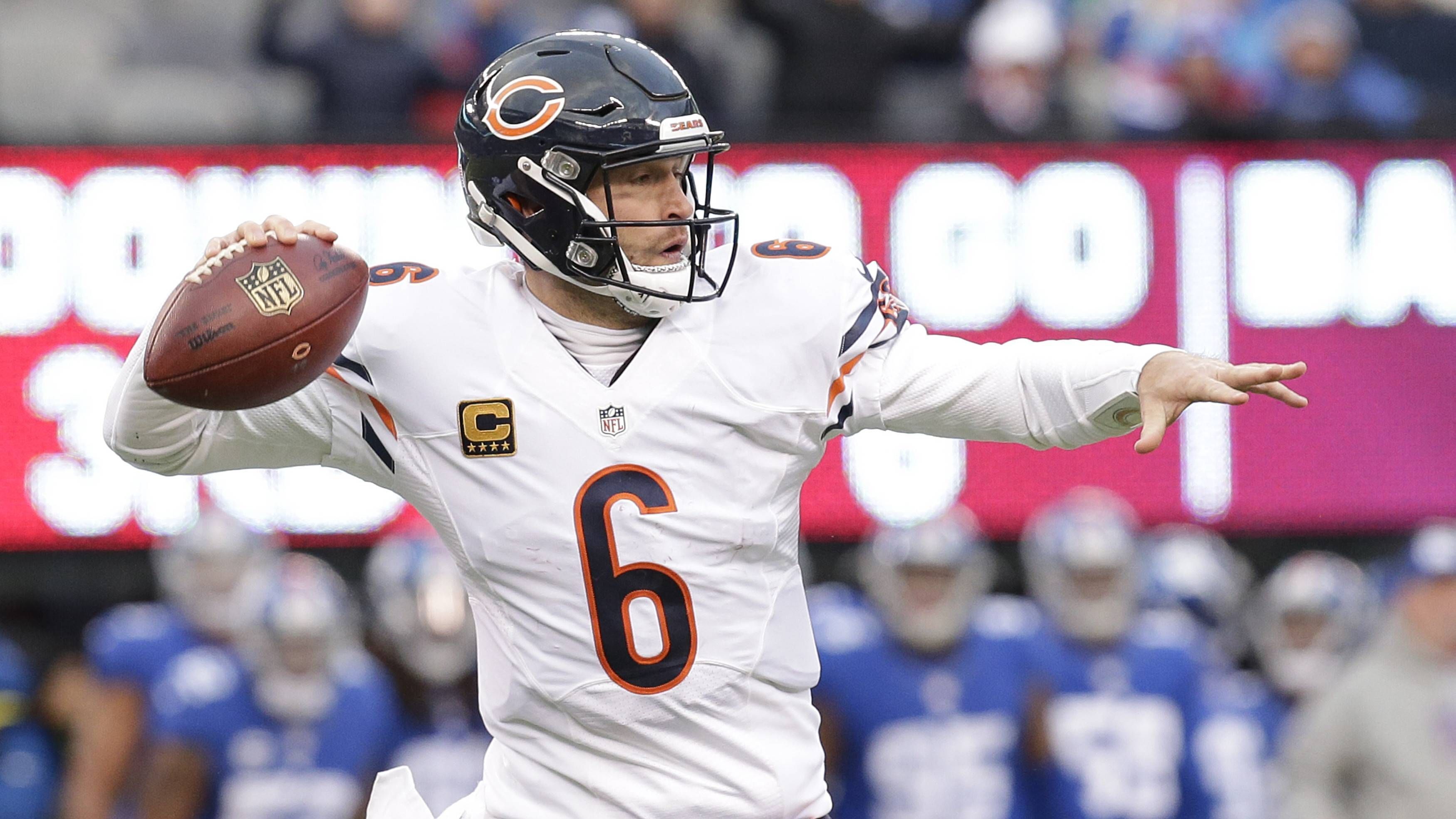 <strong>Chicago Bears - Jay Cutler</strong><br>Passing-Yards: 23.443<br>Passing-Touchdowns: 154<br>Jahre im Team: 8&nbsp;<br>Absolvierte Spiele: 102