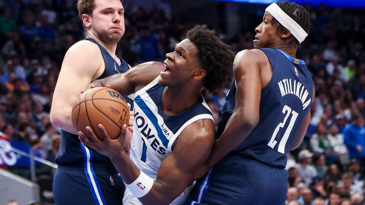 NBA, Basketball Herren, USA Minnesota Timberwolves at Dallas Mavericks, Mar 21, 2022; Dallas, Texas, USA; Minnesota Timberwolves forward Anthony Edwards (1) shoots as Dallas Mavericks guard Luka Do...