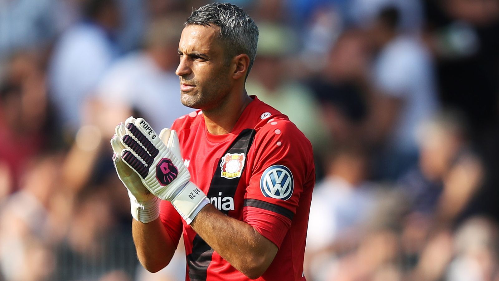 
                <strong>Bayer Leverkusen (Bundesliga/Deutschland)</strong><br>
                Ältester Spieler im Kader: Ramazan Özcan (35 Jahre)Position: Torwart
              