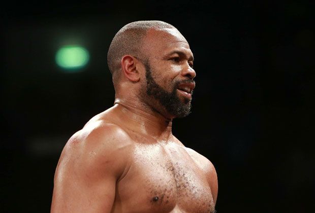 
                <strong>6. Roy Jones Jr.</strong><br>
                Der US-Amerikaner gewann in vier Gewichtsklassen (Mittelgewicht, Supermittelgewicht, Halbschwergewicht und Schwergewicht) einen Weltmeistertitel. In den Jahren 1989 bis 2003 verlor er keinen einzigen Kampf.
              