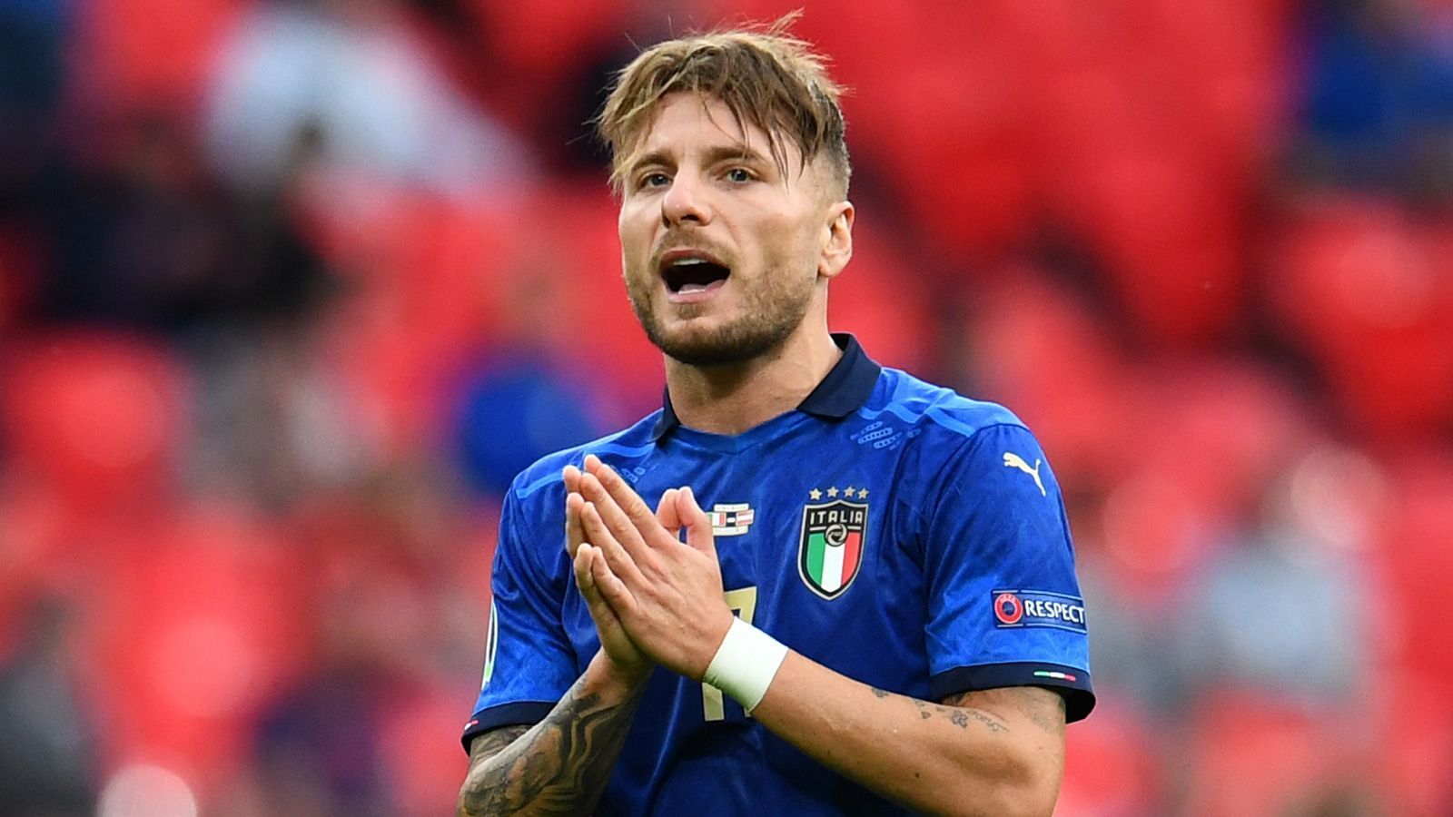 
                <strong>Italien vs. Österreich: So lief es für Immobile und Alaba</strong><br>
                Eine ebenso starke Aktion hat Immobile nach 32 Minuten. Aus knapp 20 Metern zieht der Stürmer ab und trifft das Lattenkreuz. Die Aktion hätte eigentlich ein Tor verdient gehabt.
              