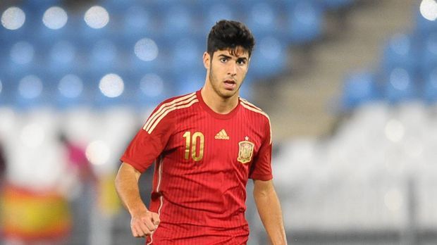 
                <strong>Marco Asensio (2015)</strong><br>
                Marco Asensio - Spanien/Real Madrid: Der 20-Jährige wurde 2015 ausgezeichnet. Nach einer bescheidenden Vorrunde erzielte er vergangenes Jahr im Halbfinale gegen Frankreich zwei Tore und bereitete im Finale gegen Russland zwei Treffer vor. Nach einer Leihe zu Espanyol Barcelona kehrte der Spanier 2016 wieder zu Real Madrid zurück.
              