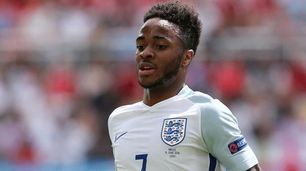 
                <strong>Raheem Sterling</strong><br>
                Raheem Sterling: Ein eher unglücklicher Auftritt. War oft am Ball, verlor diesen aber auch sehr oft. Vergab zudem die größte Chance in der ersten Halbzeit (7.). Für ihn kam nach den ersten 45 Minuten Daniel Sturridge. ran-Note: 5
              