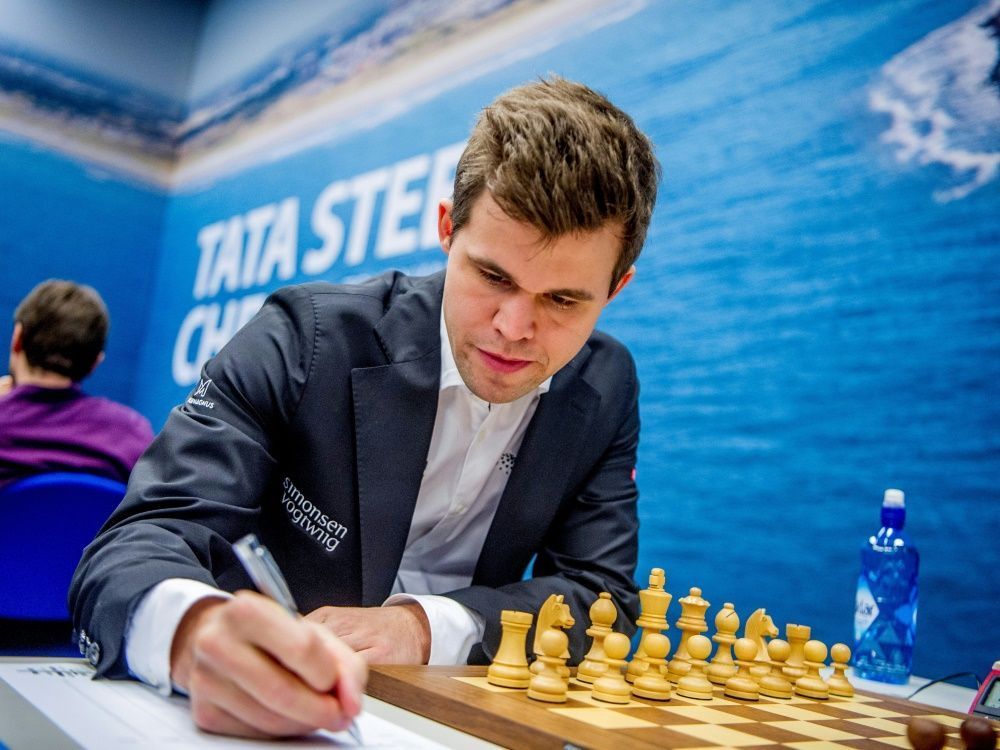 Schach-Weltmeister Carlsen auch als Fußball-Manager top