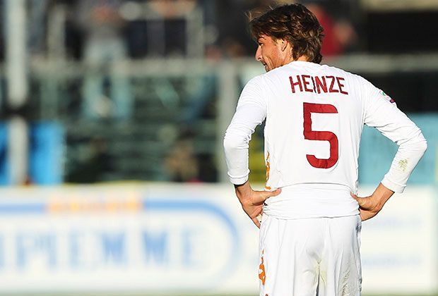 
                <strong>Gabriel Heinze</strong><br>
                Auch der Argentinier Gabriel Heinze beendete seine Karriere. Während seiner aktiven Zeit spielte er unter anderem für Real Madrid, Manchester United, Paris Saint-Germain und den AS Rom.
              