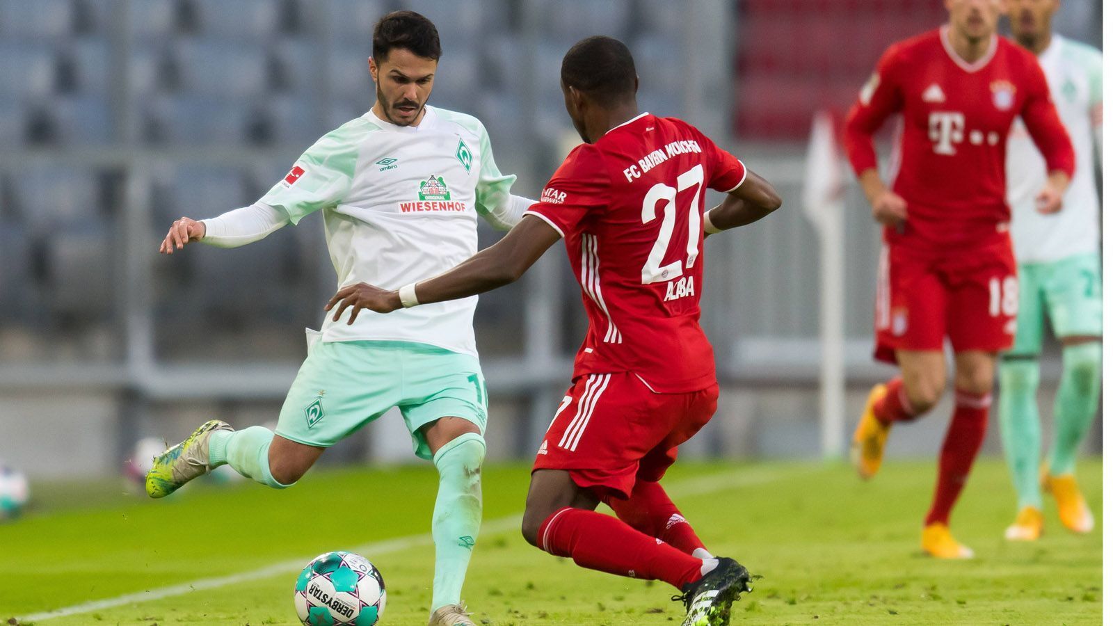 
                <strong>Defensive</strong><br>
                In der Vorsaison spielte Alaba noch bis zum neunten Bundesliga-Spieltag auf der Linksverteidiger-Position, bevor er ins Abwehrzentrum rückte. Laut des Datenportals "whoscored.com" lieferte der 28-Jährige in der vergangenen Bundesliga-Spielzeit ein Tackling pro Partie, während es in dieser Saison bislang 1,1 Tacklings pro Partie sind. Bei den Ballverlusten, die als Abwehrspieler zumeist schwerwiegender sind, leistete er sich in der Saison 19/20 nur einen pro Partie. In seinen bisherigen Bundesliga-Einsätzen in der Saison 20/21 sind es hingegen schon 1,5 pro Partie.
              