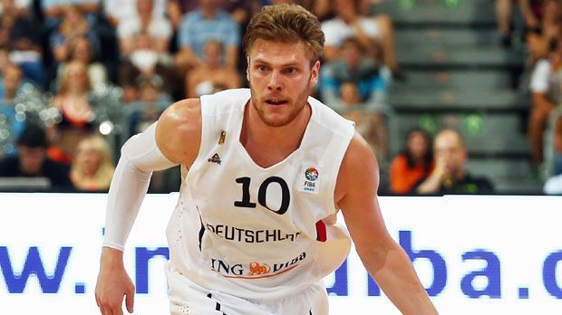 
                <strong>Lucca Staiger - Shooting Guard (FC Bayern München)</strong><br>
                Lucca Staiger bringt internationale Erfahrung mit ins Turnier. Der 1,95m große Shooting Guard spielte drei Jahre für die Iowa State University, ehe er 2010 zu Alba Berlin wechselte. Bei der Europmeisterschaft gilt der zukünftige Spieler des FC Bayern München als gesetzt.
              