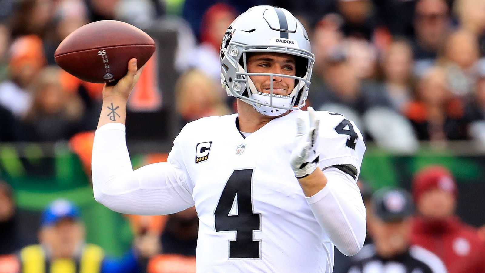 <strong>Las Vegas Raiders - Derek Carr</strong><br>Passing-Yards: 35.222<br>Passing-Touchdowns: 217<br>Jahre im Team: 142<br>Absolvierte Spiele: 9