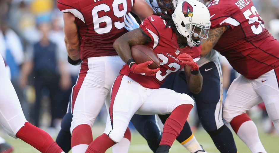 
                <strong>Verlierer: Arizona Cardinals</strong><br>
                Was ist nur mit den Cards los? Nur eines der vier Preseason-Spiele konnte der letztjährige Sieger der NFC West gewinnen, und das erst in der letzten Woche, in der die Teams in der Regel Reservisten auflaufen lassen. Zuvor hakte es vor allem in der Passing Offense. Quarterback Carson Palmer zeigte sich völlig von der Rolle. Ersatz Matt Barkley agierte ebenfalls fehleranfällig. Immerhin war das Running Game solide. Head Coach Bruce Arians wurde nicht müde zu betonen, wie unbedeutend die Preseason sei. Für das Team aus Phoenix wäre es zu hoffen.
              