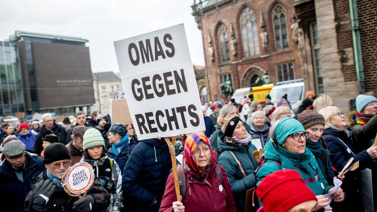 "Omas gegen Rechts" 