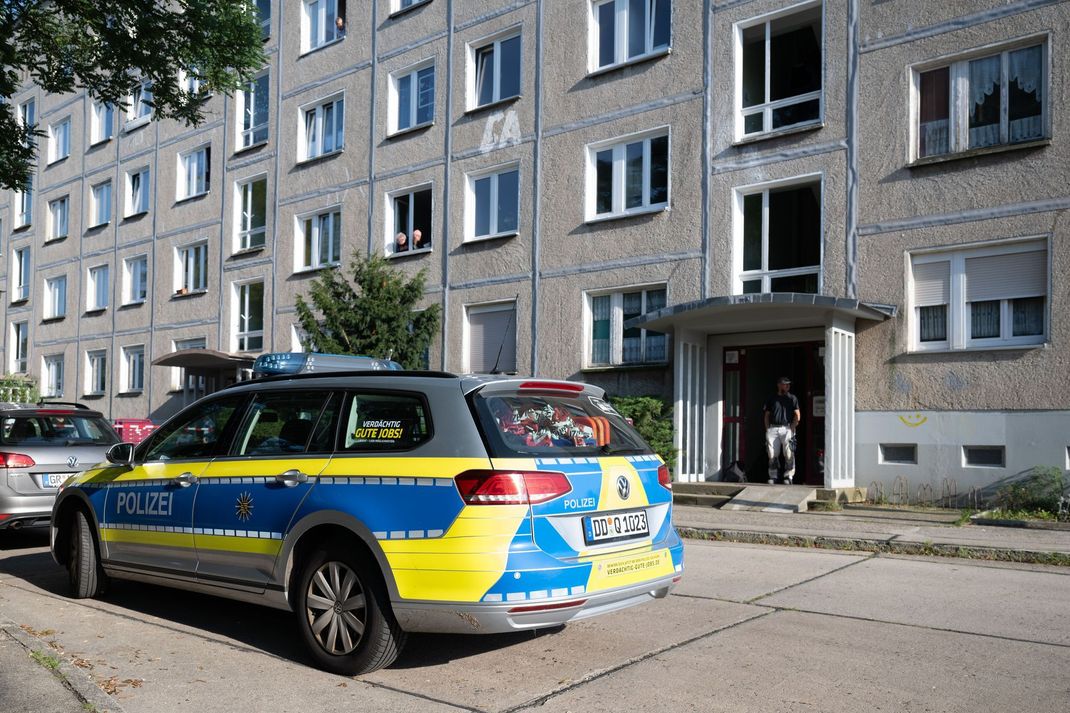 In Hoyerswerda hat ein Mann aus einem Mietshaus heraus geschossen.