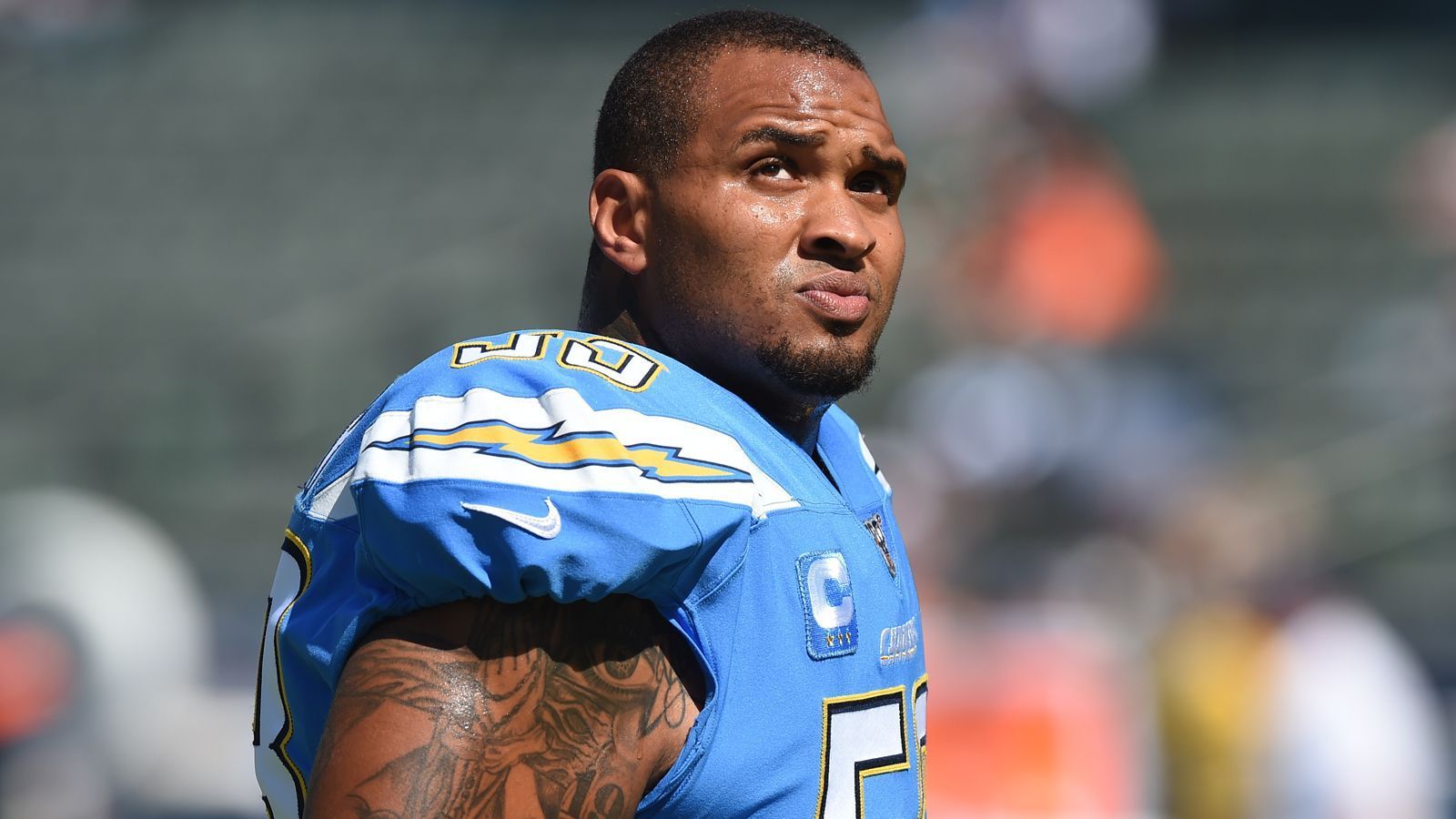 
                <strong>Mike Pouncey (Los Angeles Chargers)</strong><br>
                Schlechte Nachricht für die Los Angeles Chargers: Center Mike Pouncey muss sich aufgrund einer Hüftverletzung einer Operation unterziehen und wird in der Saison 2020 nicht mehr zum Einsatz kommen. General Manager Tom Telesco bedauert den Ausfall: "Er ist nicht nur ein Pro-Bowl-Spieler, sondern auch der ultimative Kapitän und Teamkollege. Er ist der beste Anführer, den ich je gesehen habe." Der Center kündigte an, die Mannschaft trotz seiner Verletzung mit seiner Erfahrung zu unterstützen. Da der Vertrag von Pouncey nach dieser Saison endet, ist seine Zukunft offen.
              