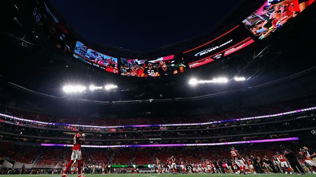 
                <strong>Atlanta Falcons (Mercedes-Benz Stadium)</strong><br>
                Gesamtkosten für zwei Personen: 215,66 DollarTicket: 78,83 DollarBier: 7 DollarSoft Drink: 6,50 DollarHot Dog: 5,50 DollarParken: 20 Dollar
              