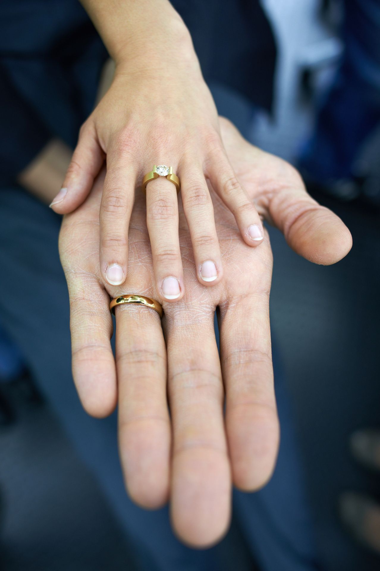 Sultan Kösens Hände sind vom Handgelenk bis zur Spitze des Mittelfingers 28,5 Zentimeter lang. Schmuck wie Ringe muss speziell für seine Hände angefertigt werden.