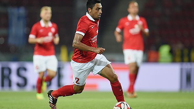 
                <strong>Gonzalo Jara Reyes (1. FSV Mainz 05)</strong><br>
                Gonzalo Jara Reyes (1. FSV Mainz 05) katapultiere sich nach seiner unsportlichen Aktion bei der der Copa America gegen Uruguays Edinson Cavani selbst ins Aus. Sportdirektor Christian Heidel zeigte sich im Anschluss enttäuscht und plant fortan nicht mehr mit dem Chilenen.
              