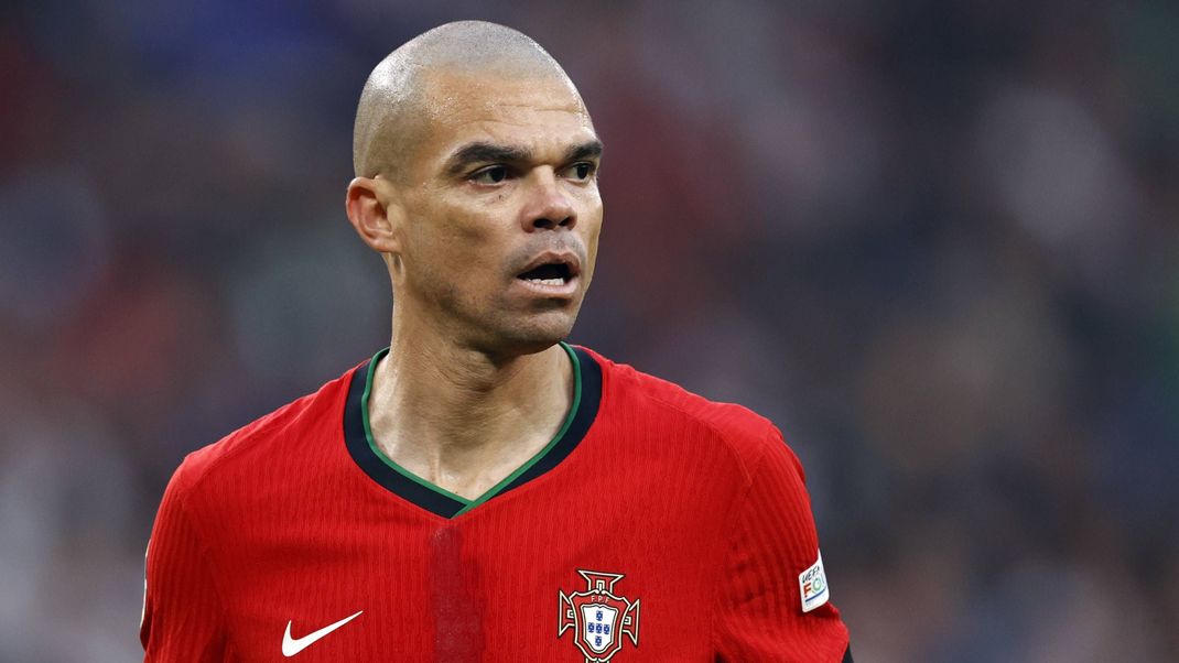 HAMBURG - Pepe of Portugal during the UEFA EURO, EM, Europameisterschaft,Fussball 2024 quarter-final match between Portugal and France at Volksparkstadion on July 5, 2024 in Hamburg, Germany. ANP Hollandse Hoogte MAURICE VAN STEEN UEFA EURO 2024 2024 xVIxANPxSportx xVanxSteenxFotografiexIVx 502829063 originalFilename: 502829063.jpg