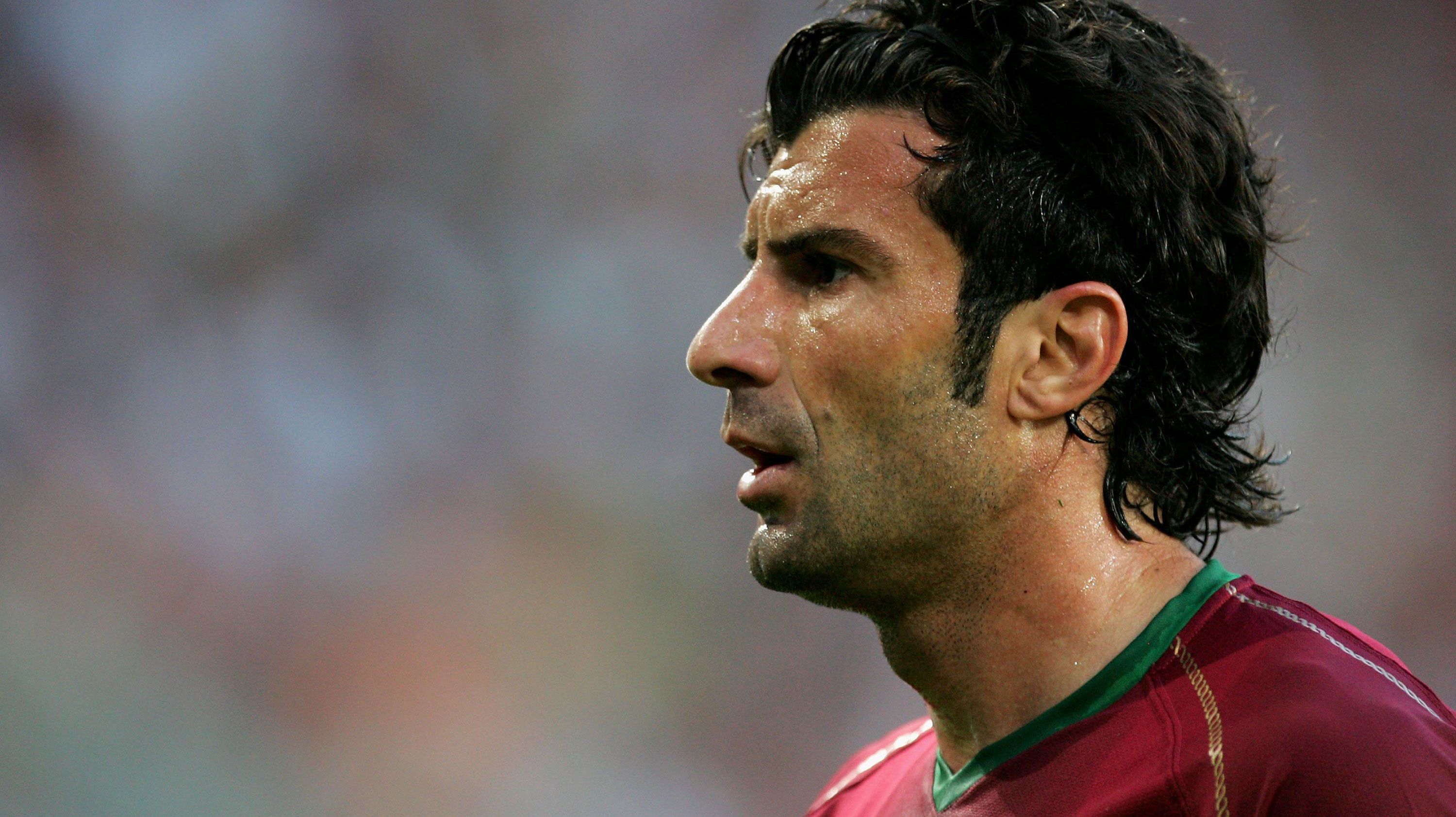 
                <strong>Mittelfeld: Luis Figo</strong><br>
                Mittelfeld: Luis Figo. Der Portugiese sorgte bei Europameisterschaften immer wieder für Furore. Bei der EM 2000 war Figo einer der prägenden Figuren und auch bei der EM 2004 in Portugal zeigte er konstant starke Leistungen, die allerdings nicht für den EM-Titel reichten. Im Finale unterlagen Figo und Co. dem Sensationsteam aus Griechenland.
              