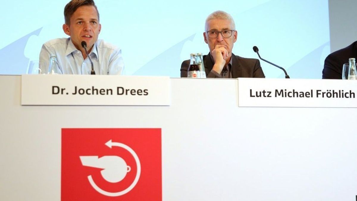 Fröhlich (R.) nimmt seine Referees in Schutz