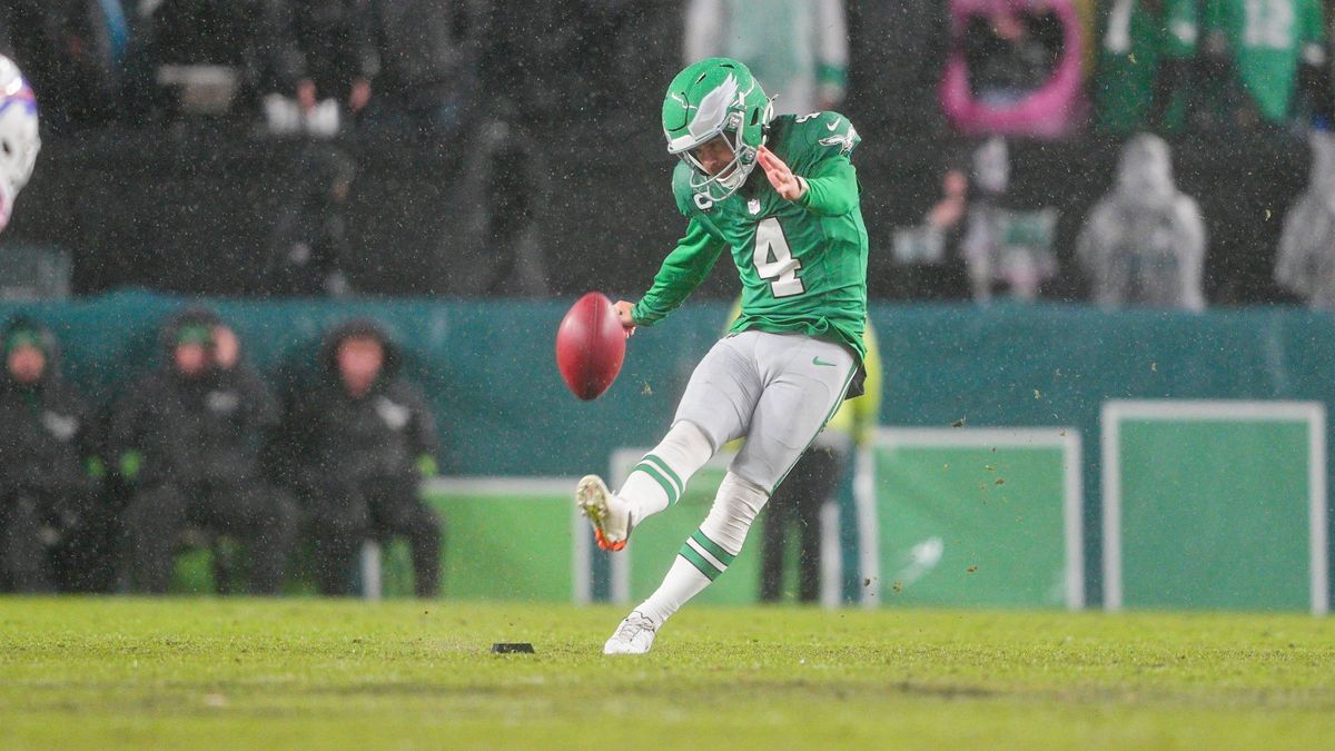 PHILADELPHIA, PA - NOVEMBER 26: Philadelphia Eagles place kicker Jake Elliott (4) kicks off during the game between the Buffalo Bills and the Philadelphia Eagles on November 26, 2023 at Lincoln Fin...