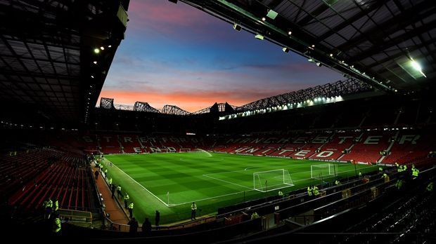 
                <strong>Platz 8: Old Trafford (Manchester)</strong><br>
                Platz 8: Old Trafford, Manchester. 76.000 Zuschauer passen in das Stadion von Manchester United, welches von den Fans liebevoll "Theatre of Dreams" gennant wird.
              