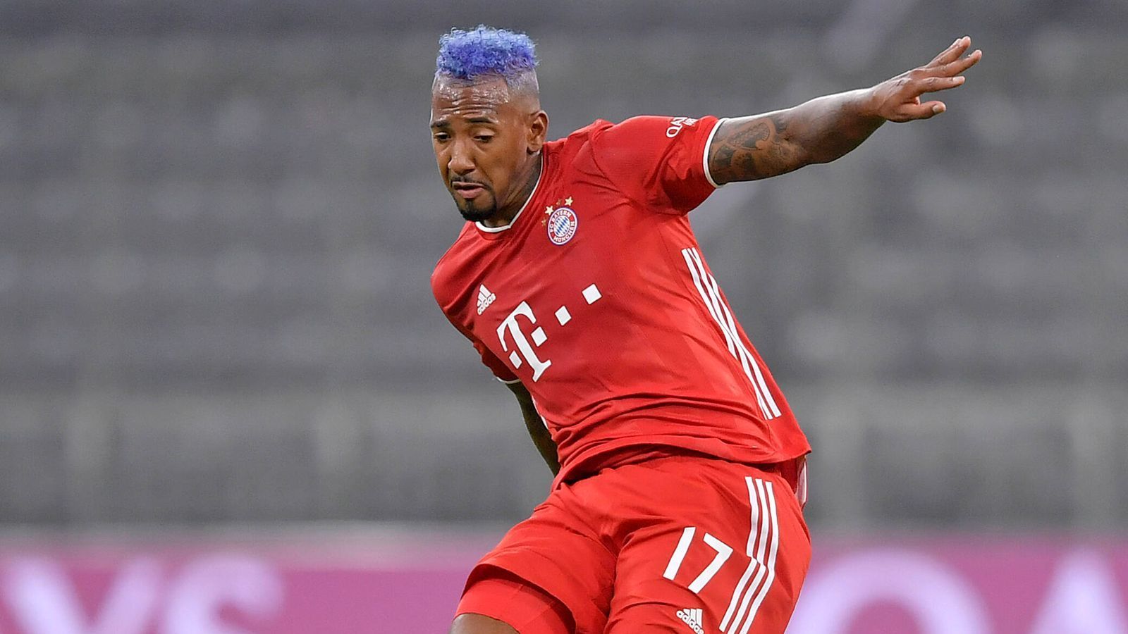 
                <strong>Jerome Boateng</strong><br>
                Fiel durch seine königsblauen Haare auf. Hinten gewohnt souverän. Immer wieder mit weiten, spieleröffnenden Bällen über das Mittelfeld. ran.de-Note: 3
              