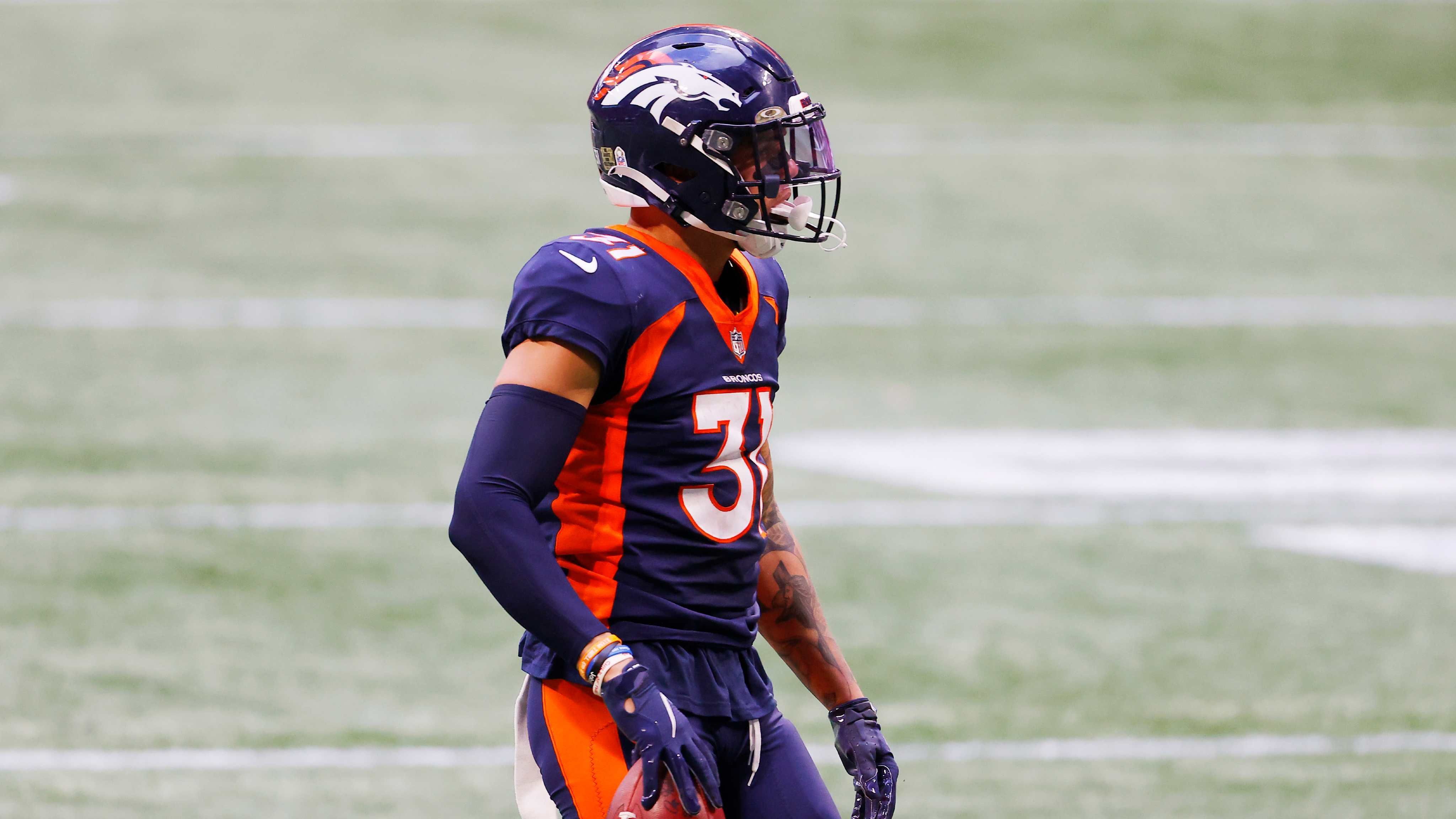 
                <strong>NEUER VERTRAG: Denver Broncos: Justin Simmons (Safety) </strong><br>
                Justin Simmons spielt nicht ein zweites Jahr nacheinander unter dem Franchise Tag. Statt der 13,73 Millionen US-Dollar für die Saison 2021 sicherte sich der Safety einen Rekordvertrag für seine Position. Die Denver Broncos zahlen ihm in den kommenden vier Jahren bis zu 61 Millionen US-Dollar.
              