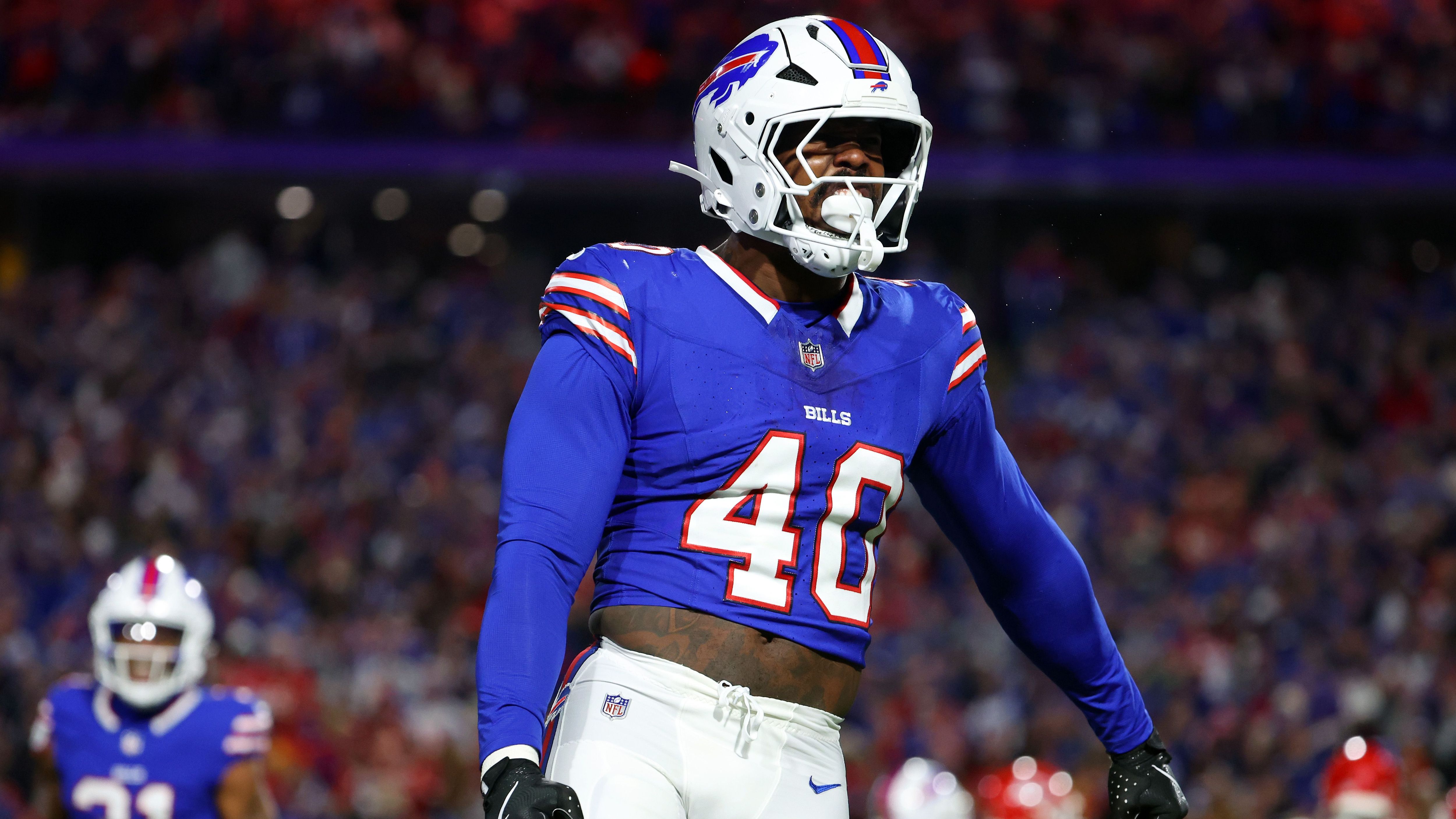 <strong>Von Miller (Free Agent)</strong><br>Was passiert mit Pass Rusher Von Miller in der kommenden Saison? Nun hat sich sein Berater Joby Branion zu Wort gemeldet. "Es gibt drei sehr interessante Teams, zu denen Von gehen könnte. Die Chance ist hoch, dass er vor dem Training Camp unterkommt", so der Agent des Pass Rushers. Der 36-Jährige wurde im Frühling von den Buffalo Bills entlassen.