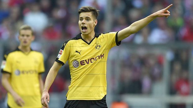 
                <strong>Julian Weigl (Borussia Dortmund)</strong><br>
                Julian Weigl: Der Wechsel von 1860 München zu Borussia Dortmund scheint für den 20-Jährigen im Sommer der absolut richtige Schritt gewesen zu sein. Beim BVB hat sich Weigl bereits einen Platz in der Startelf erkämpft - eine Einladung zum DFB-Team könnte für den neuen U21-Spieler deshalb wohl bald folgen. 
              