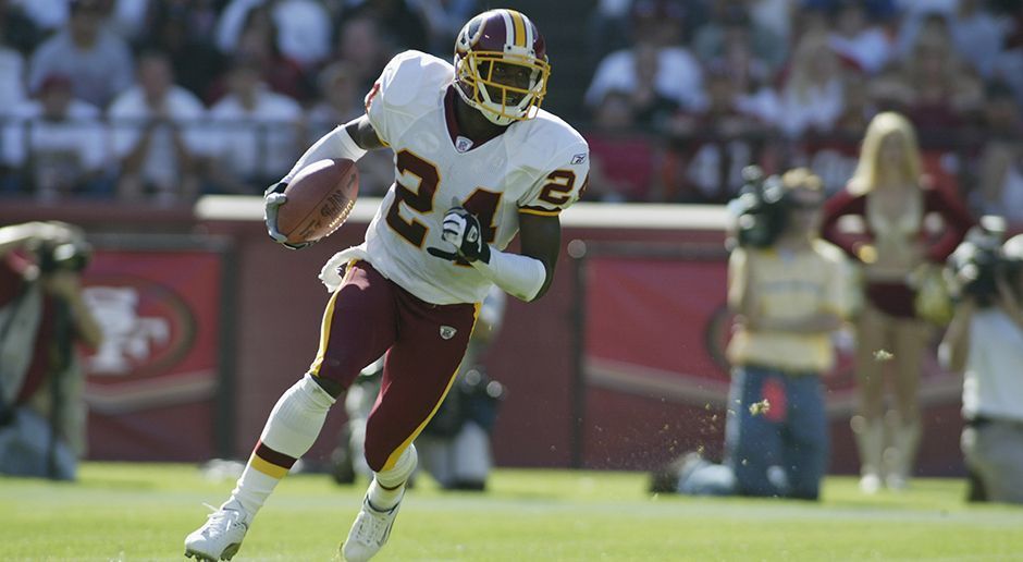 
                <strong>Washington Redskins 1999</strong><br>
                ... denn die Redskins erhielten im Tausch alle Draft-Picks der Saints im selben Jahr (unter anderem Pick zwölf). Mit der enormen Anzahl an Picks wählte der Klub auch Cornerback Champ Bailey (Bild) aus. 
              