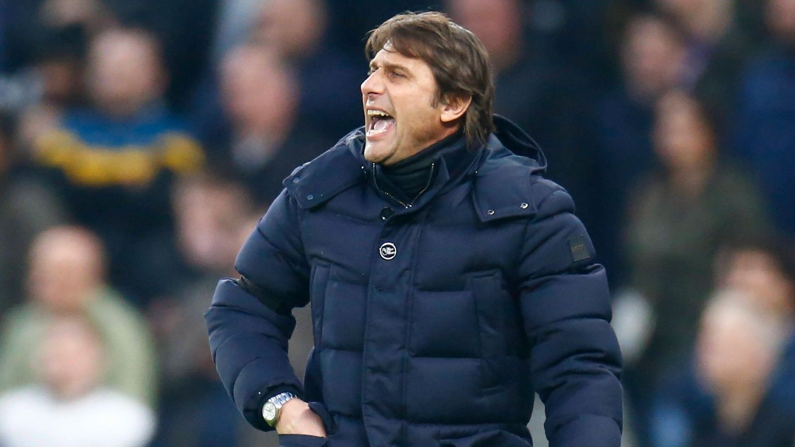 
                <strong>Platz 4: Antonio Conte (Tottenham Hotspur)</strong><br>
                Monatliches Gehalt brutto: 1,49 Millionen Euro -Jährliches Gehalt brutto: 17,9 Millionen Euro
              