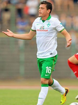 
                <strong>SV Werder Bremen Auswärtstrikot</strong><br>
                Auch auswärts präsentiert sich Werder Bremen im neuen "Look". Die Bremer treten in weiß an.
              