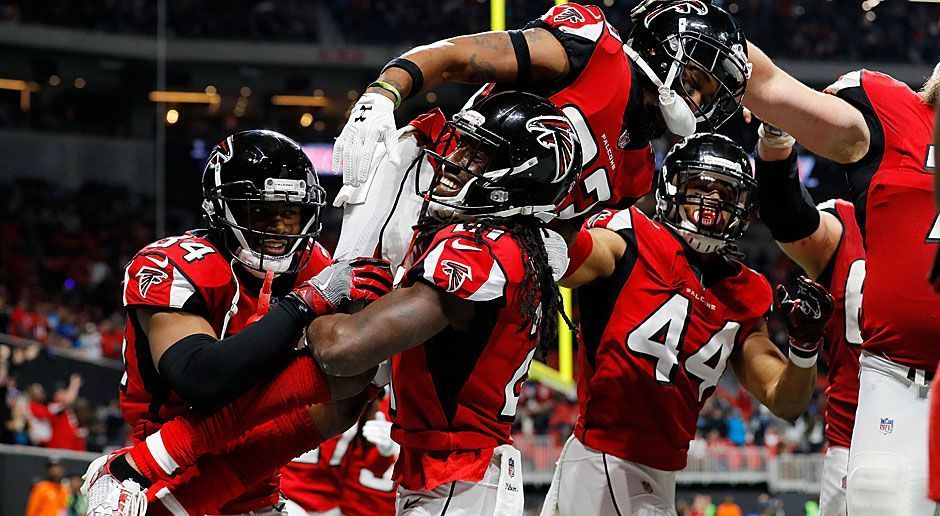 
                <strong>10. Atlanta Falcons (10-6, Vorwoche: nicht in den Top Ten)</strong><br>
                Für den NFC-Champion der vergangenen Saison war es bis zuletzt eine nervenaufreibende Angelegenheit. Dank des 22:10 über in der Offensive indisponierte Carolina Panthers lösten die Falcons dann aber doch noch das letzte Ticket für die Postseason in der Conference. Auch wenn Matt Ryan und Co. mit der Empfehlung von sechs Siegen aus der zweiten Saisonhälfte anreisen, sind sie bei den Los Angeles Rams in der Nacht von Samstag auf Sonntag (ab 1:55 Uhr live auf ProSieben und im Livestream auf ran.de) eher Außenseiter.
              