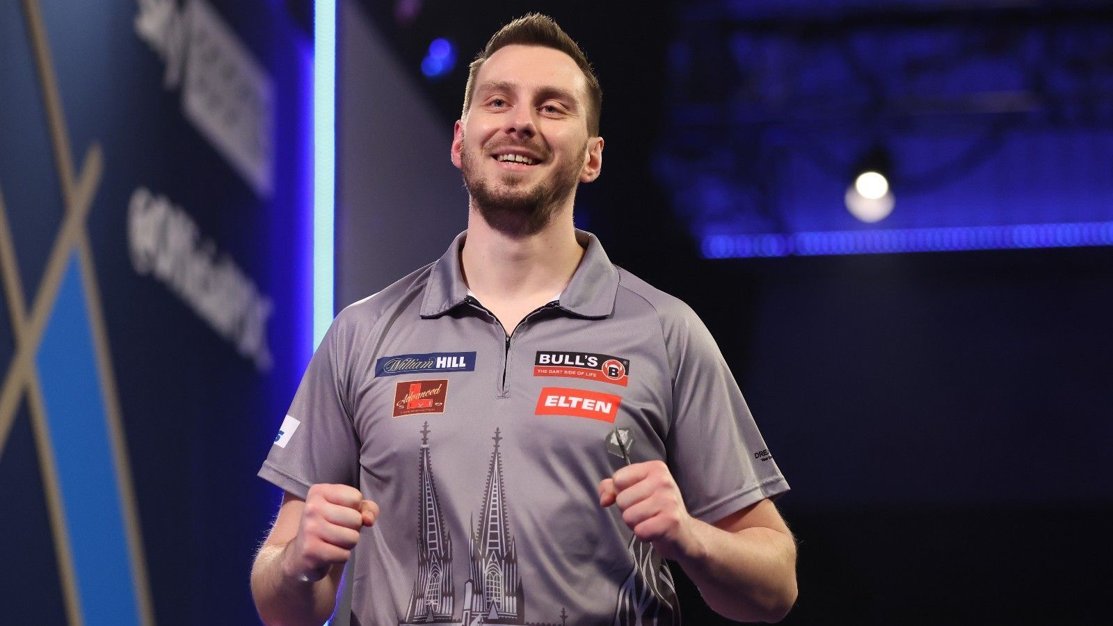 
                <strong>So könnte Hempels Spitzname lauten</strong><br>
                Für Florian Hempel ist mit dem Aus in Runde drei bei der Darts-WM Endstation. Dennoch hat der deutsche Newcomer viele begeistert. Vor allem sein Sieg gegen Dimitri Van den Bergh, immerhin die Nummer fünf der Welt, sorgte für großes Aufsehen. Trotz seiner steigenden Bekanntheit hat der 31-Jährige nach wie vor keinen Spitznamen. Wie könnte sich Hempel nach seiner erfolgreichen WM-Teilnahme nennen? Wir zeigen euch einige Vorschläge der ran-User.
              