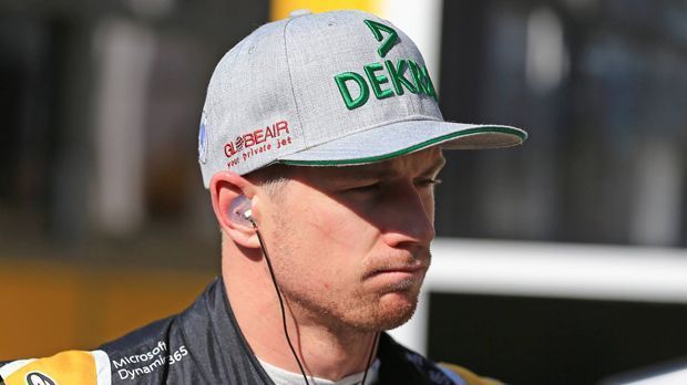 
                <strong>Nico Hülkenberg fährt auf das Podium</strong><br>
                Ja, nach inzwischen 115 Rennen ohne eine einzige Fahrt auf das Treppchen wäre das im Grunde eine Überraschung. Denn Hülkenberg sitzt nach seinem Weggang von Force India zwar bei einem Werksteam im Cockpit, Renault werden im zweiten Jahr nach der Übernahme von Lotus noch keine großen Sprünge zugetraut. Ein Übergangsjahr, wie man so schön sagt. Aber eines mit Podium für den Emmericher.
              