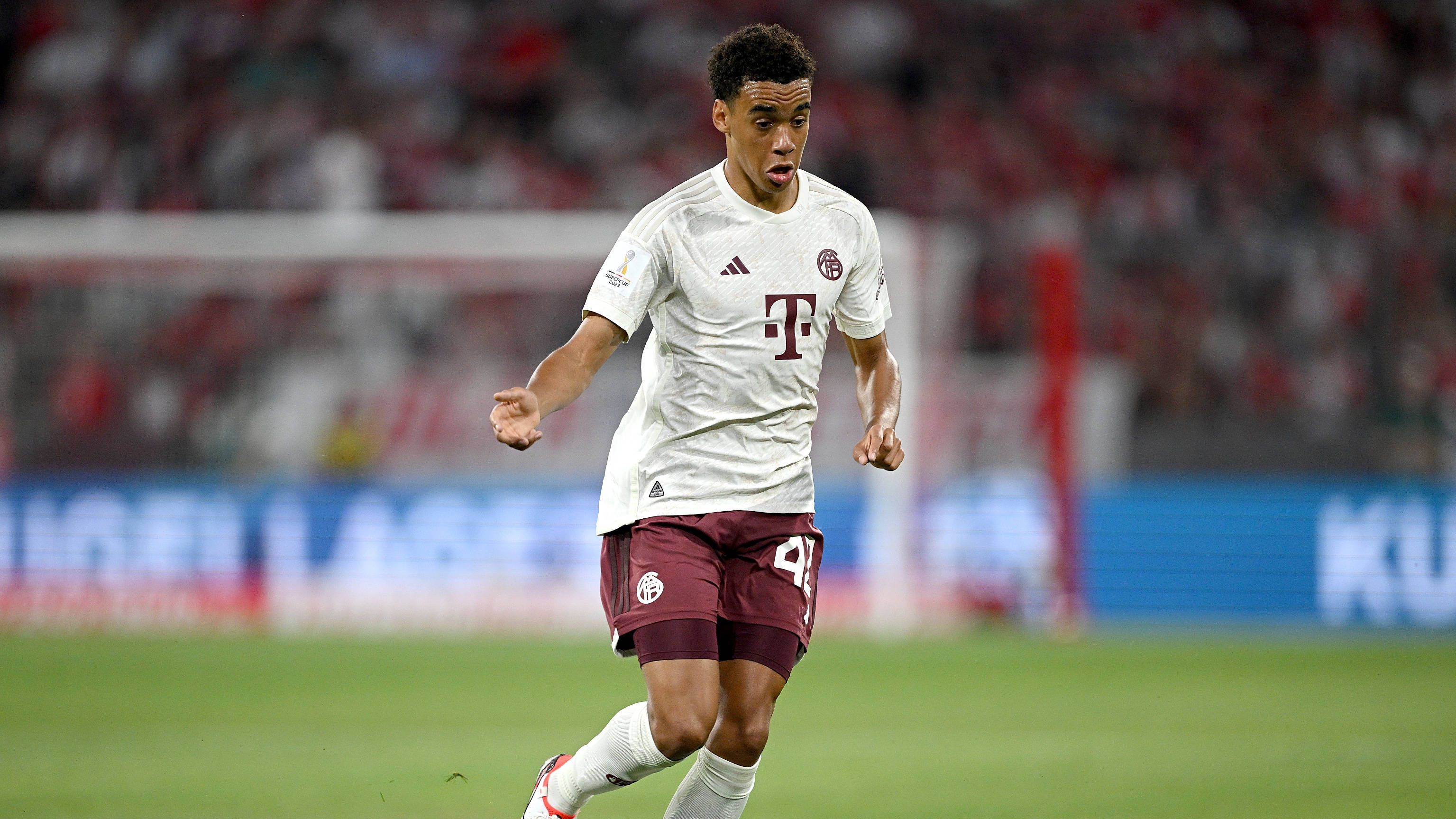 <strong>Jamal Musiala (FC Bayern München)</strong><br>Auch der Youngster kann dem Bayern-Spiel in der Offensive nicht seinen Stempel aufdrücken. Versucht viel, doch gelungene Aktionen wechseln sich mit Ballverlusten ab. Seine beste Chance geht übers Tor (58.). <strong>ran-Note: 4</strong>