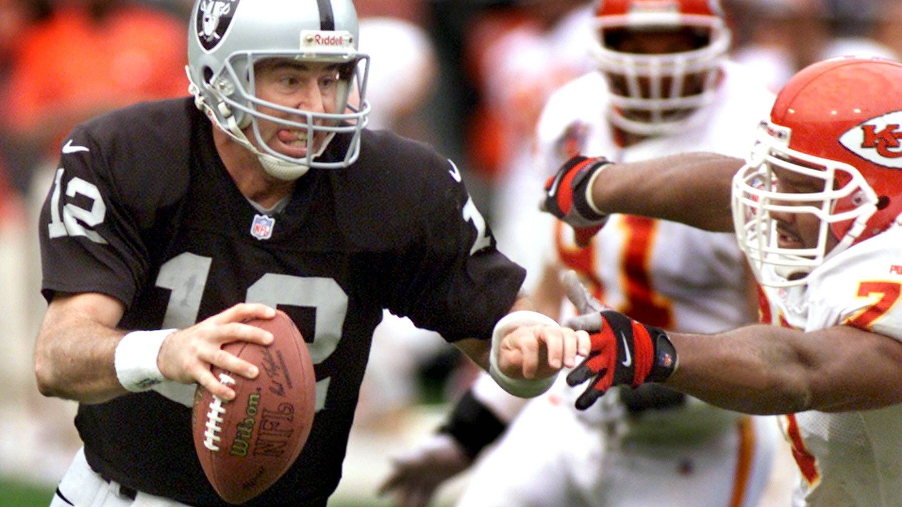 <strong>Platz 12: Rich Gannon zu den Oakland Raiders (1999)</strong><br>Als Gannon bei den Raiders unterschrieb, zeigte er Leistungen auf MVP-Niveau und führte das Team zur AFC-Meisterschaft und in den Super Bowl.