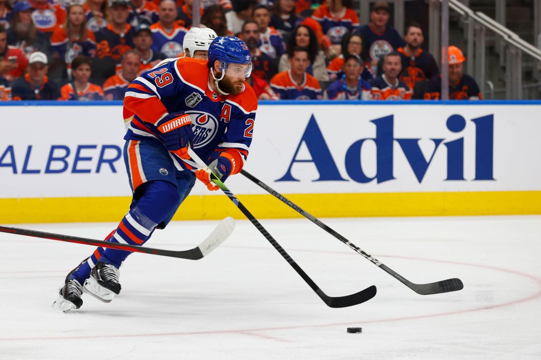 Leon Draisaitl steht mit den Oilers mit dem Rücken zur Wand