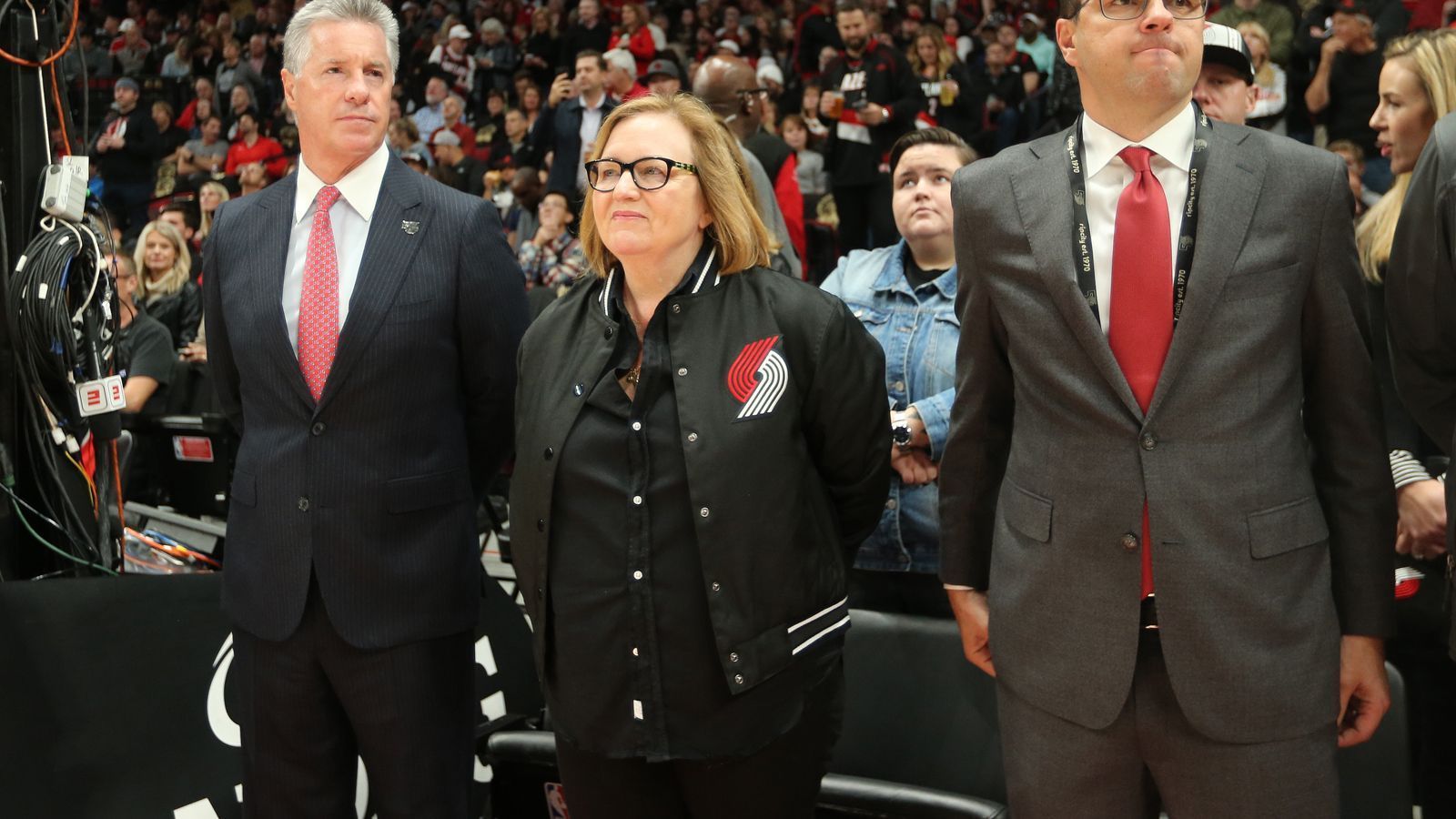 
                <strong>Jody Allen (Besitzerin Seattle Seahawks)</strong><br>
                Die Schwester des Microsoft Co-Gründers und ehemaligen Seattle-Seahawks-Besitzers, Paul Allen, übernahm die Seahawks 2018 nach dessen Tod. Seitdem erreichte die Franchise stets die Playoffs, scheiterte aber immer früh.
              