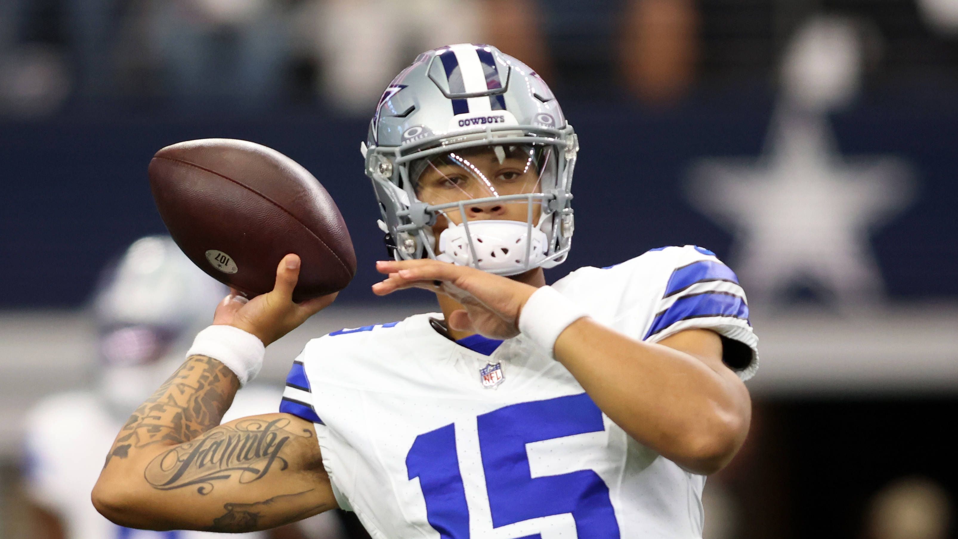 <strong>Trey Lance (San Francisco 49ers, Dallas Cowboys)<br></strong>Stattdessen sicherte sich Brock Purdy den Starter-Posten. Lance wurde für einen Viertrunden-Pick zu den Dallas Cowboys getradet. Dort agiert er seither als Backup für Quarterback Dak Prescott. In naher Zukunft dürfte Spielzeit für den Youngster also rar gesät sein.