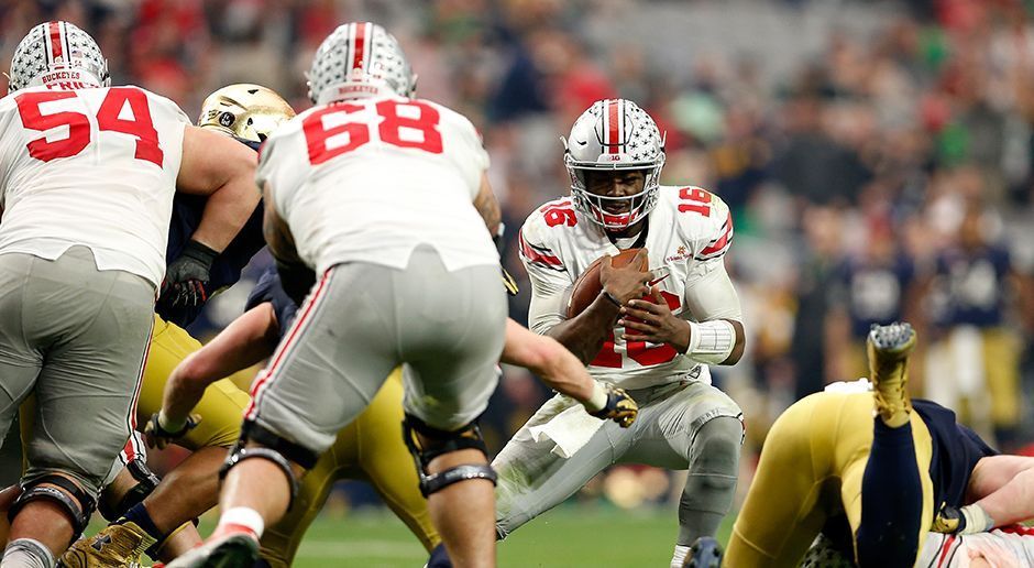 
                <strong>Ohio State</strong><br>
                Von keinem College wurden in diesem Jahr mehr Spieler ausgewählt als von Ohio State (zwölf). Alle davon wurden in den ersten vier Runden ausgewählt (Rekord). Zusätzlich wurden fünf der Spieler in den Top 20 gedraftet, was zuvor nur einem College gelang (Miami 2004).
              