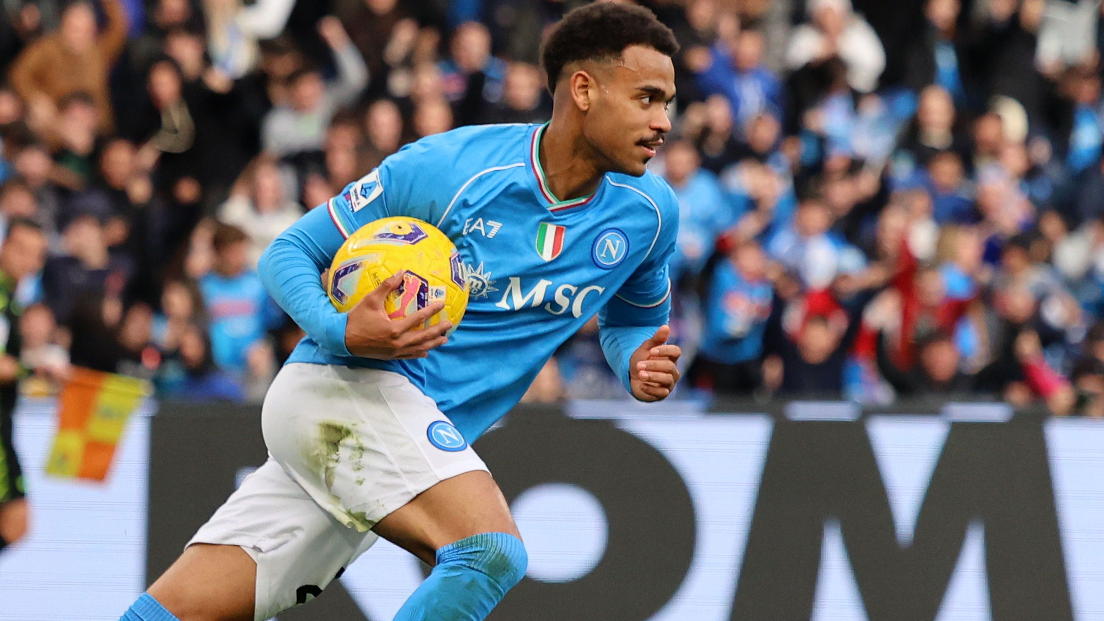 <strong>Serie A</strong><br>Ausgaben: 76 Millionen Euro<br>Einnahmen: 90 Millionen Euro<br>Cyril Ngonge wechselte für 18 Millionen Euro von Hellas Verona zur SSC Neapel, was den Rechtaußen zum teuerste Neuzugang in der Serie A macht.