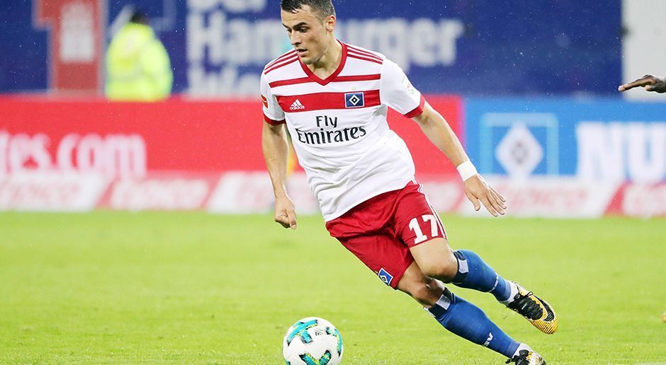 
                <strong>Filip Kostic (14 Millionen Euro)</strong><br>
                Nachdem der Flügelspieler mit dem VfB Stuttgart abgestiegen war, wechselte er für 14 Millionen Euro nach Hamburg. Der heute 24-Jährige war der teuerste Transfer der Vereinsgeschichte. Kostic erlebte eine durchwachsene Saison mit vier Toren und vier Vorlagen. Momentan ist er aufgrund eines Muskelfaserrisses verletzt.
              