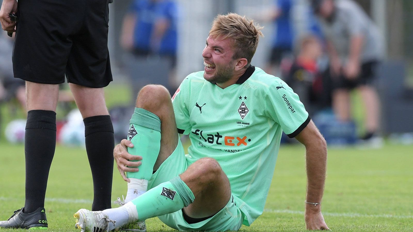 
                <strong>Christoph Kramer (Borussia Mönchengladbach)</strong><br>
                Wirkt in der ersten Halbzeit sehr bemüht, kann spielerisch jedoch keine großen Ausrufezeichen setzen. In der zweiten Halbzeit physisch präsenter, doch auch ihm gelingt nur wenig Zählbares. ran.de-Note: 4
              