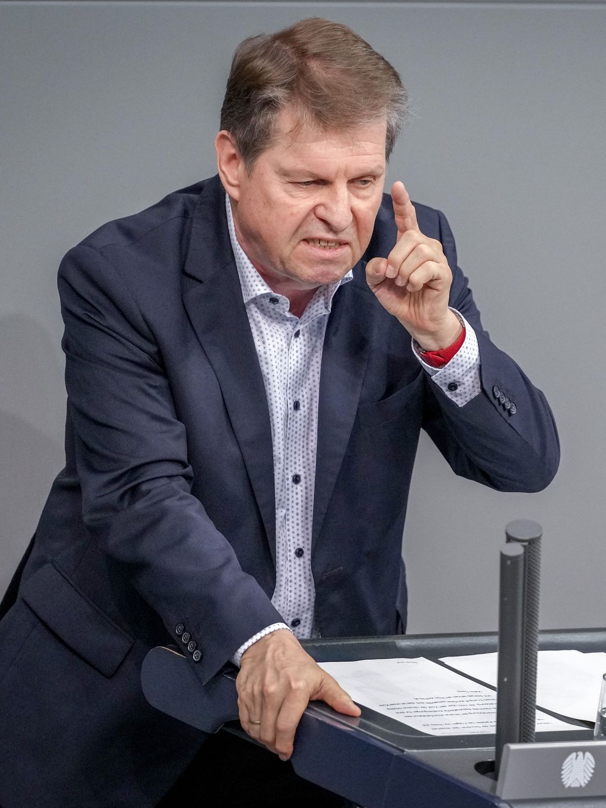 6. Dezember 2024, Berlin: Ralf Stegner (SPD) spricht im Plenum des Bundestags über die Ukrainepolitik. 