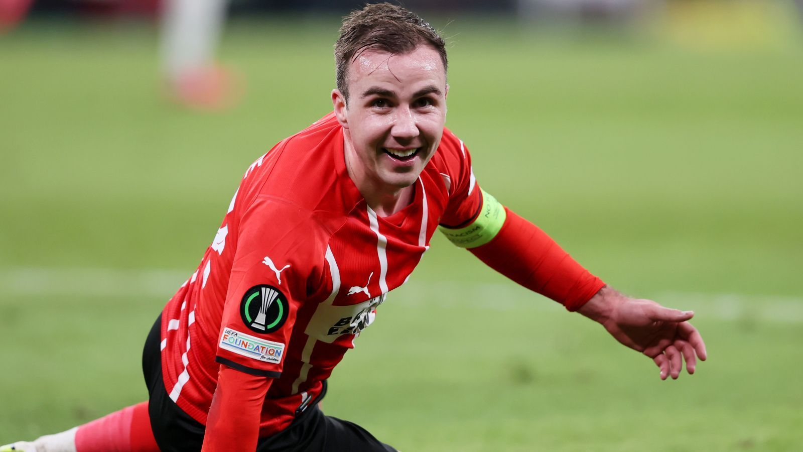 
                <strong>Eintracht Frankfurt: Die Zahlen zum Götze-Deal</strong><br>
                Der Transfer ist perfekt: Mario Götze wird aus den Niederlanden von der PSV Eindhoven in die Bundesliga zurückkehren und einen Vertrag bei Eintracht Frankfurt unterschreiben. ran zeigt die Zahlen zum Götze-Deal der Hessen.
              