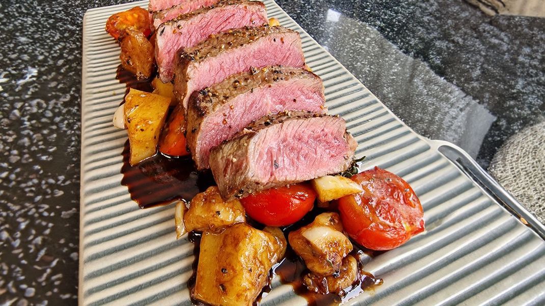 Rumpsteak mit Tomaten und Parmesan