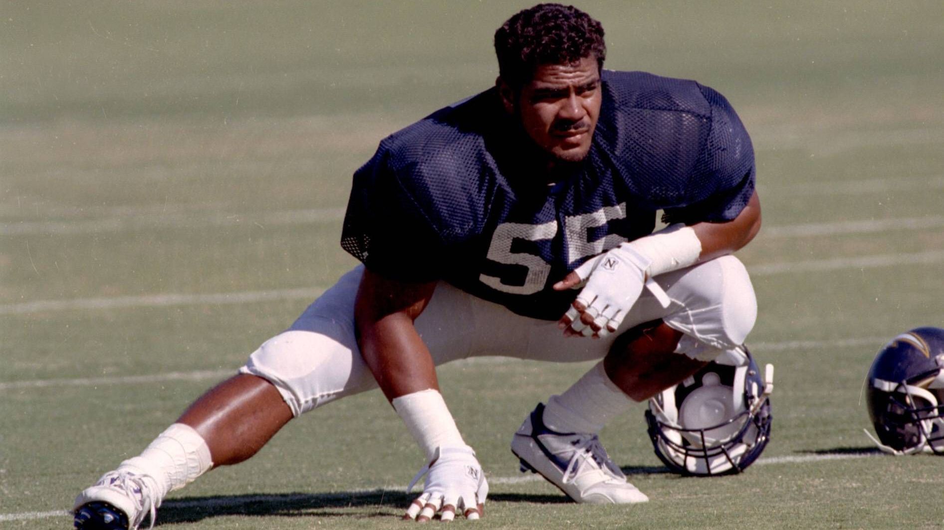 <strong>Junior Seau (Linebacker, 1990 - 2009, Chargers, Dolphins, Patriots)</strong><br>Der womöglich beste Linebacker der 90er schaffte es neunmal in das All-Pro-Team und sogar zwölfmal in den Pro Bowl. In den Super Bowl schaffte er es nie. Im Alter von 43 Jahren nahm er sich 2012 das Leben. Im Anschluss wurde bei ihm CTE festgestellt - eine Form der Demenz, die durch wiederholte Kopfverletzungen entsteht.