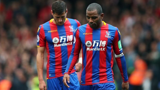 
                <strong>Crystal Palace</strong><br>
                Der englische Erstligist Crystal Palace startete desaströs in die neue Saison. Nach vier Niederlagen musste Trainer Frank de Boer nach nur 77 Tagen im Amt schon wieder gehen. Doch auch Nachfolger Roy Hodgson brachte das Glück nicht sofort zurück zu den "Eagles". Zum Einstand gab es unter der englischen Trainer-Ikone eine 0:1-Pleite gegen Southampton, es folgte das 0:5 bei Manchester City. Somit wartet Crystal Palace noch auf den ersten Punkt - und auch das erste Tor! In der Vorsaison landeten die Londoner unter Sam Allardyce mit 41 Punkten noch auf Platz 14. Nach dem aktuellen Horrorstart wäre eine ähnliche Platzierung in der laufenden Spielzeit als großer Erfolg zu sehen.
              