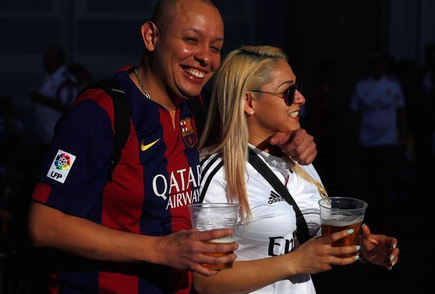 
                <strong>Real Madrid vs. FC Barcelona</strong><br>
                Doch bei aller Konkurrenz gibt es auch freundschaftliche Gesten rund um den Clasico! Schließlich geht es auch heute "nur" um drei Punkte.
              